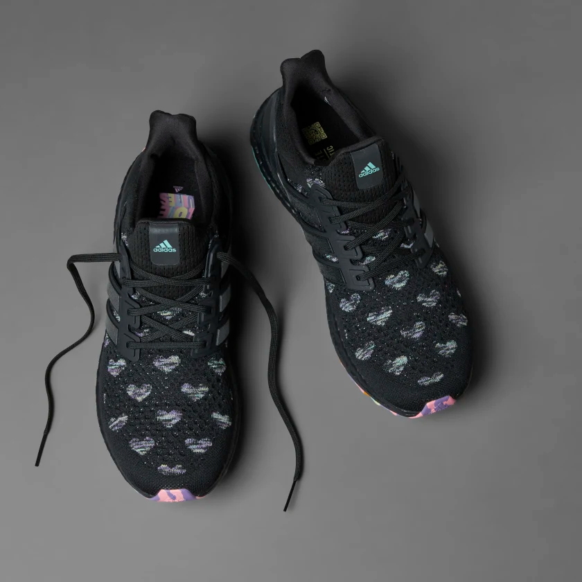 ULTRABOOST_1.0_Black_HQ6174_HM5.png