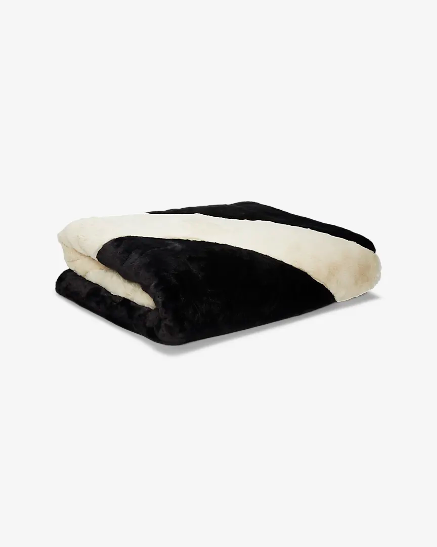 sportswear-faux-fur-blanket-twT4gD.png