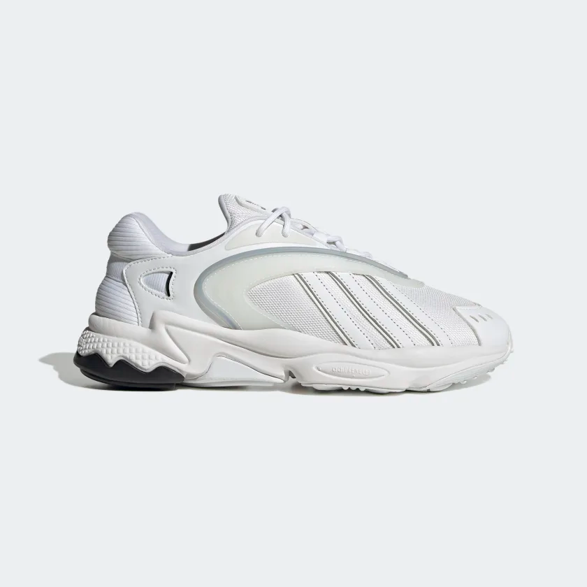 Oztral_Shoes_White_HP6568_01_standard.png