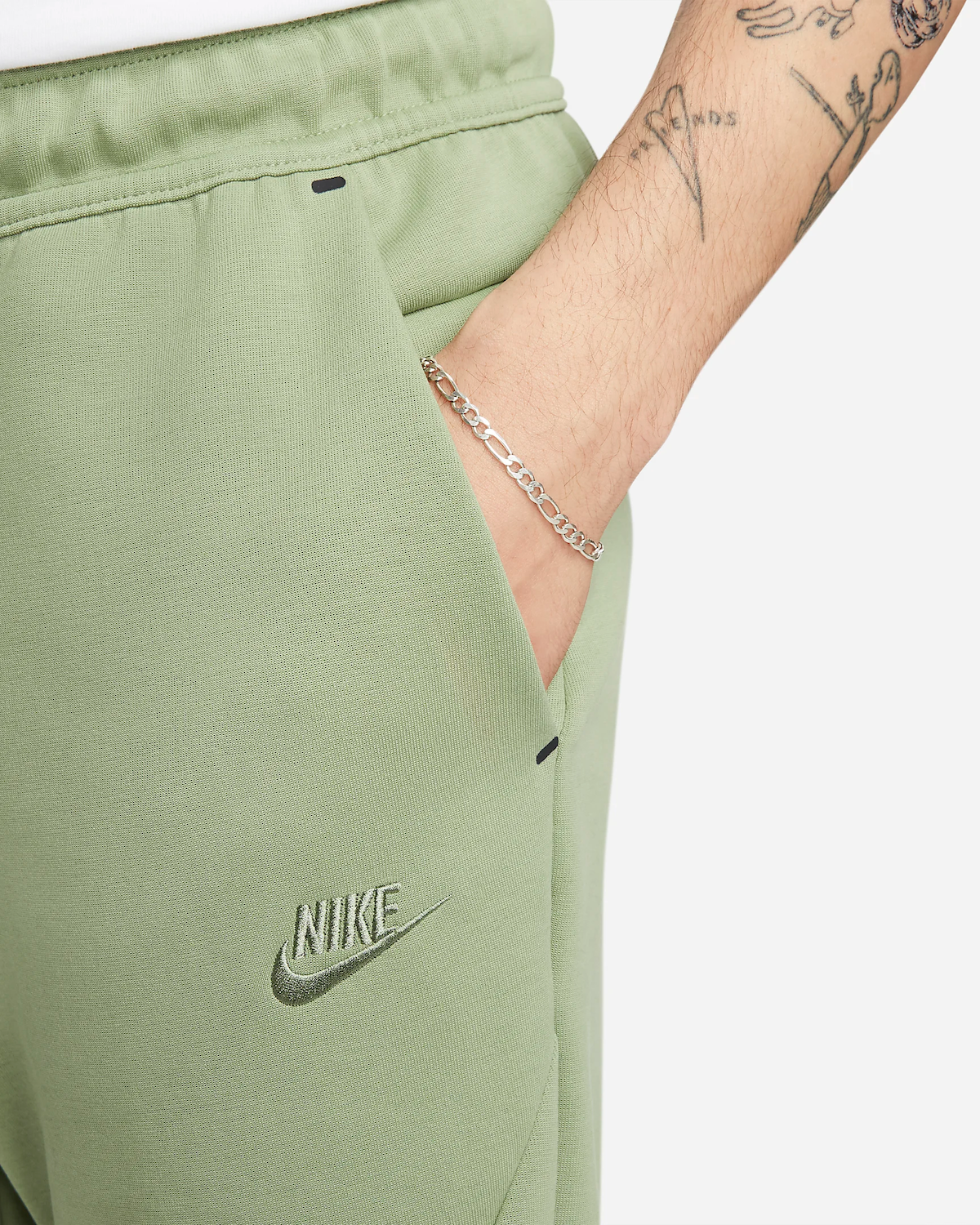 tech-fleece-mens-graphic-joggers-ctqvQK (1).png
