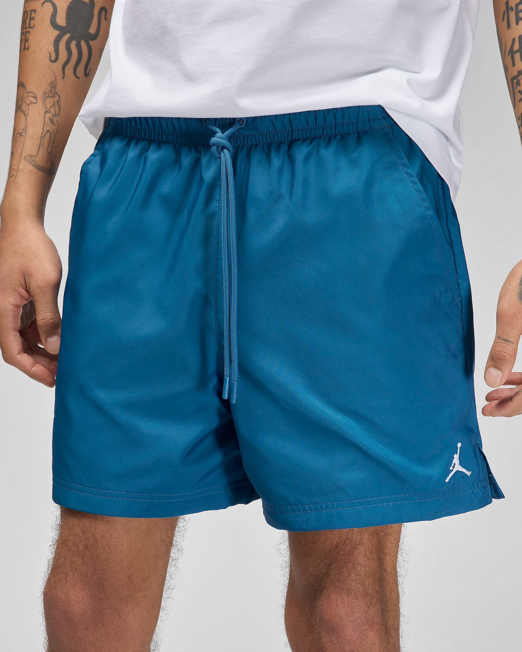 M+J+ESS+POOLSIDE+LBR+5_22 (1).png