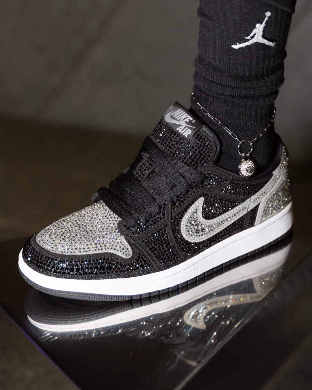 women-s-air-jordan-1-low-og-with-swarovski_C2_AE-crystals-crystal-hm9208-001-release-date.png