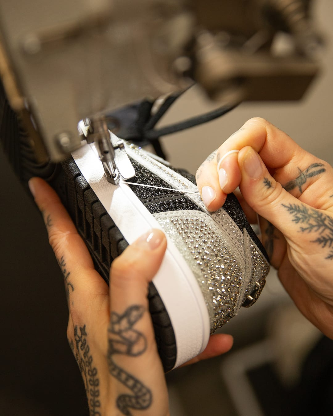 women-s-air-jordan-1-low-og-with-swarovski_C2_AE-crystals-crystal-hm9208-001-release-date (1).png