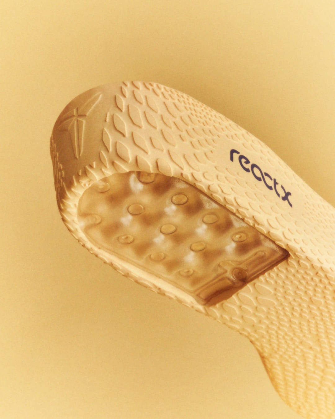 air-force-1-low-protro-soft-yellow-hv9408-700-release-date (3).png