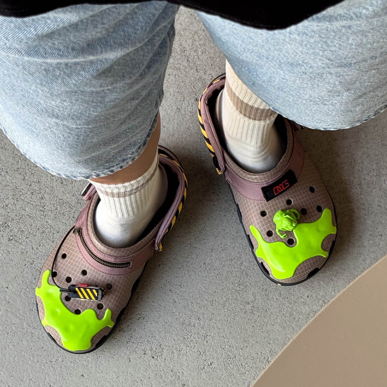 MISWpvZl4S6ihgbxcWir-211414-90H-Crocs-x-Ghostbusters-Classic-Clog-Multi-of-sm-1_768x768_crop_center.png