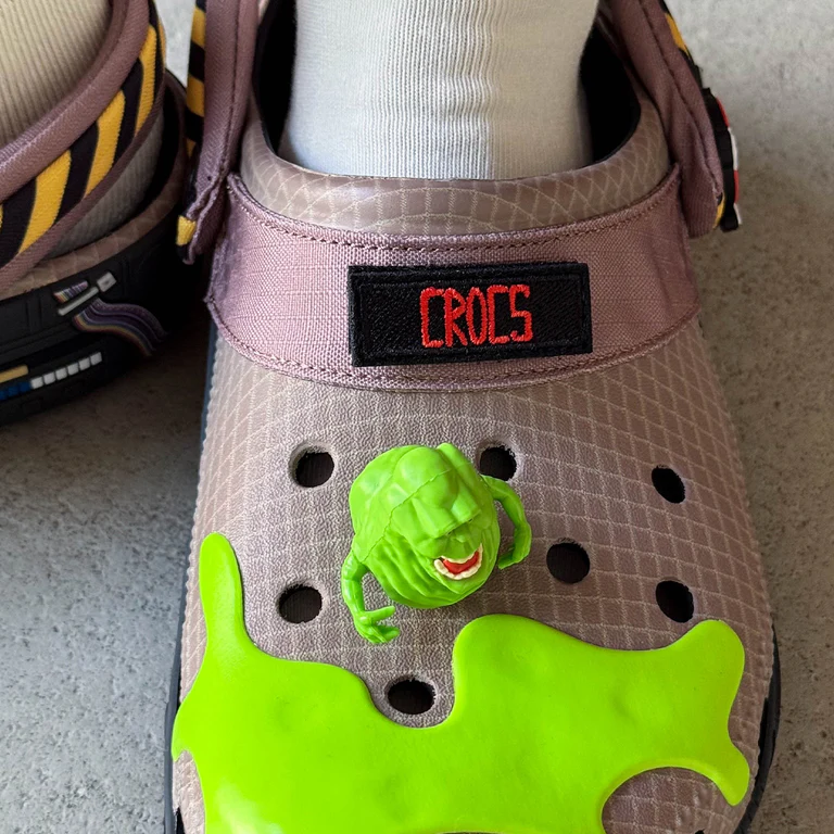 088ZV3vVHYbuKtKHE44J-211414-90H-Crocs-x-Ghostbusters-Classic-Clog-Multi-of-sm-3_768x768_crop_center.png