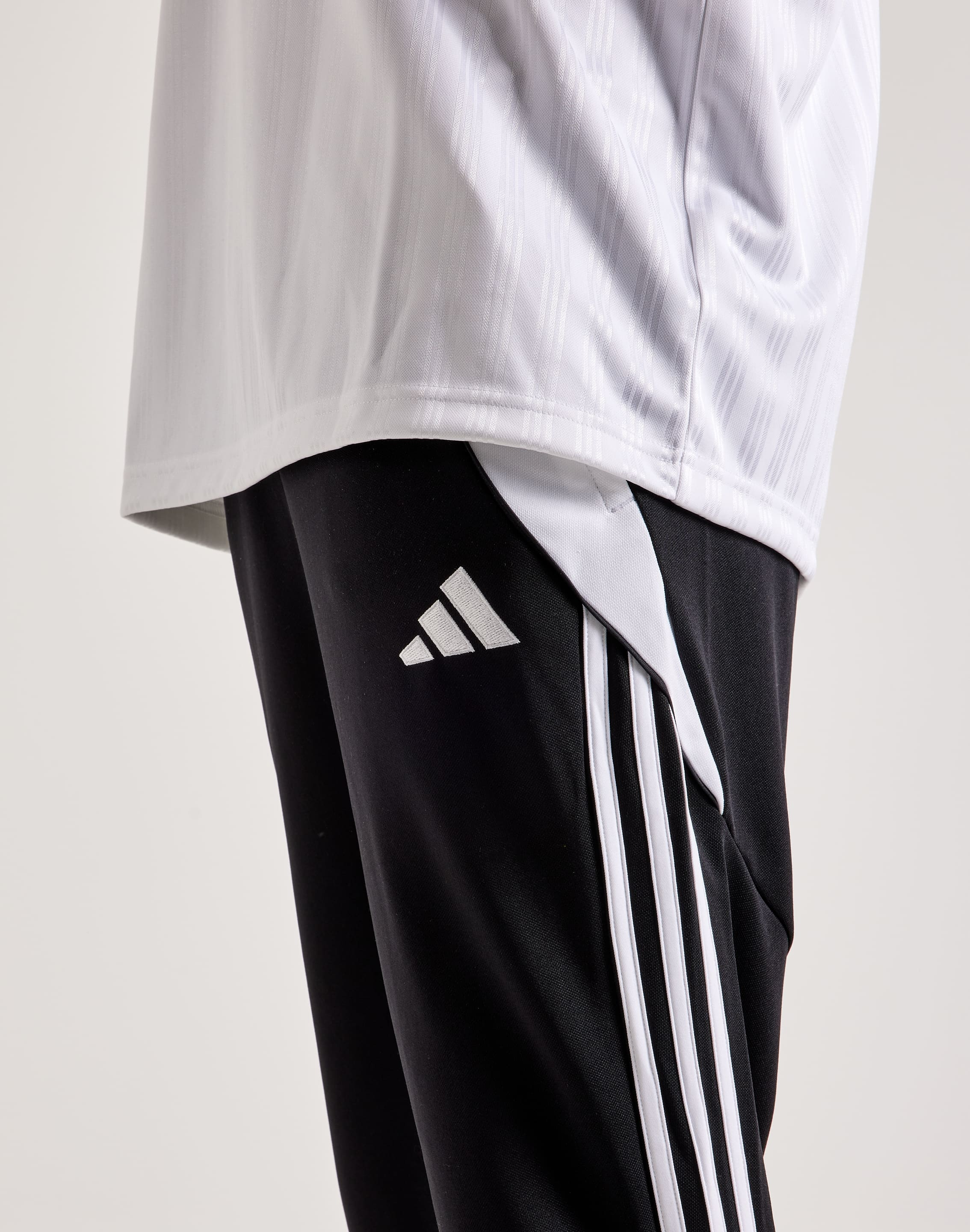 Adidas_IP1952_M-050.png