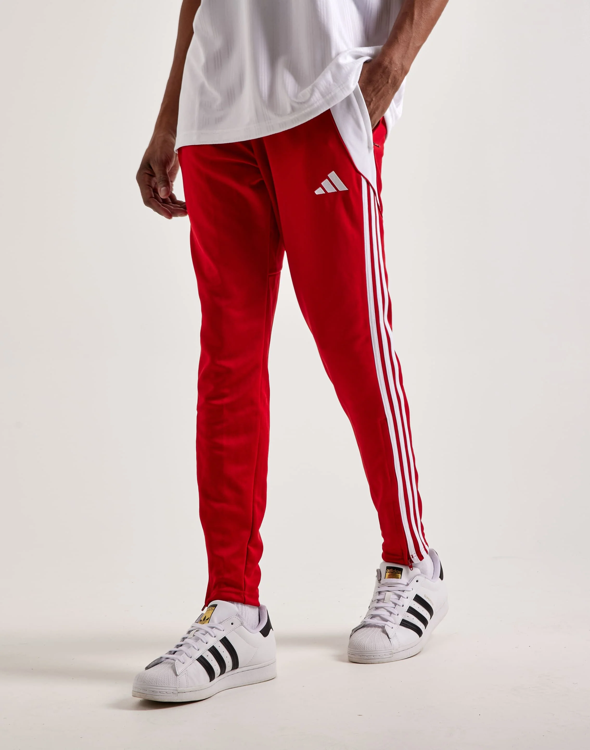 Adidas_IV7264_M-058.png