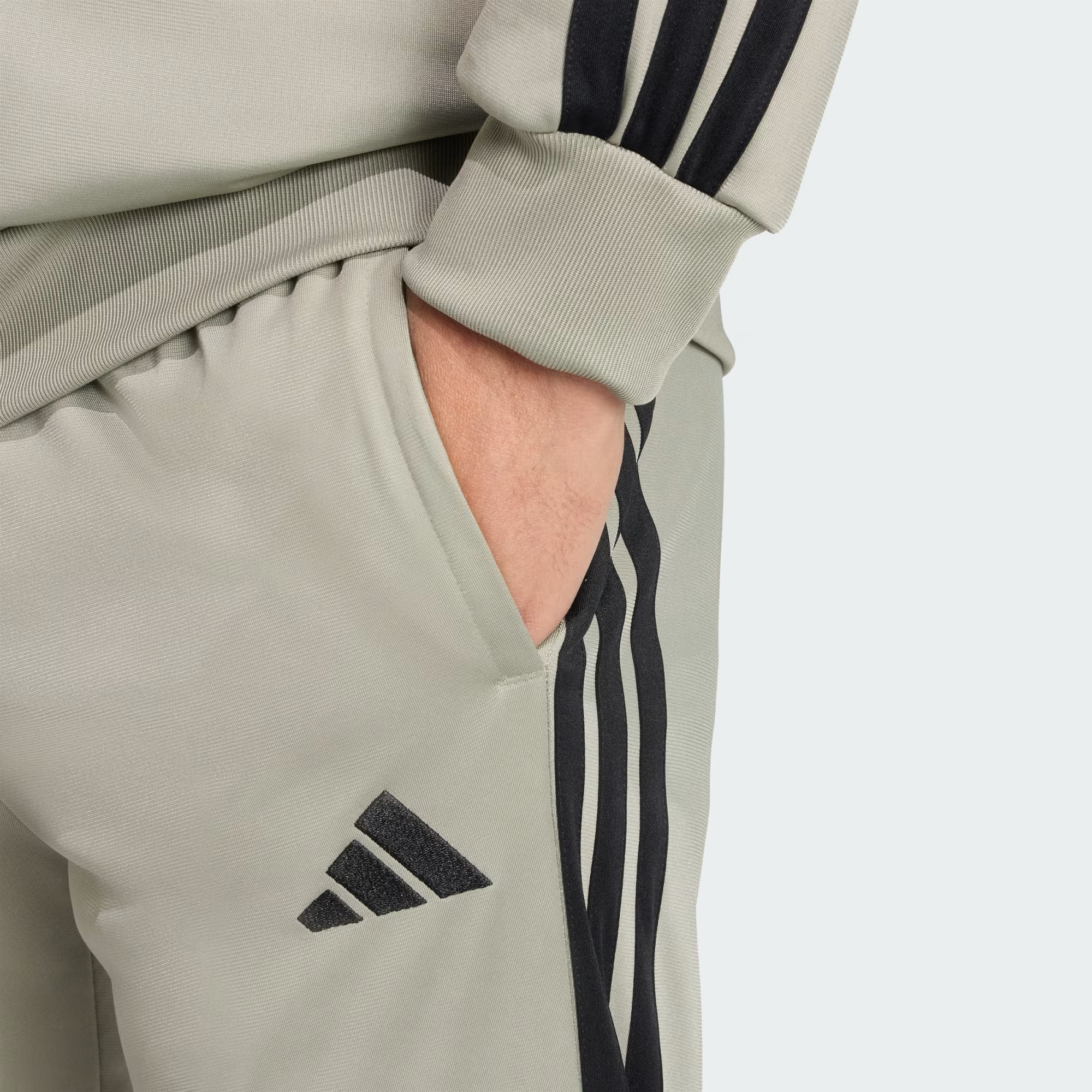 3-Stripes_Tricot_Regular_Tapered_Track_Pants_Green_JX5542_41_detail.png