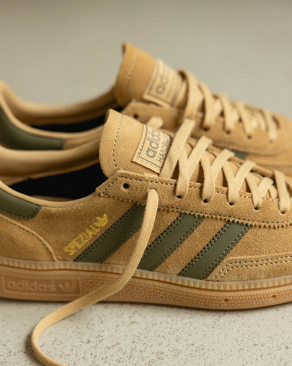 42faQLiJEQ4YLwQ6RQud-JP8018-Adidas-Handball-Spezial-J-Gold-Beige-Focus-Olive-Gum-3-of-sm-2_1200x1200.png
