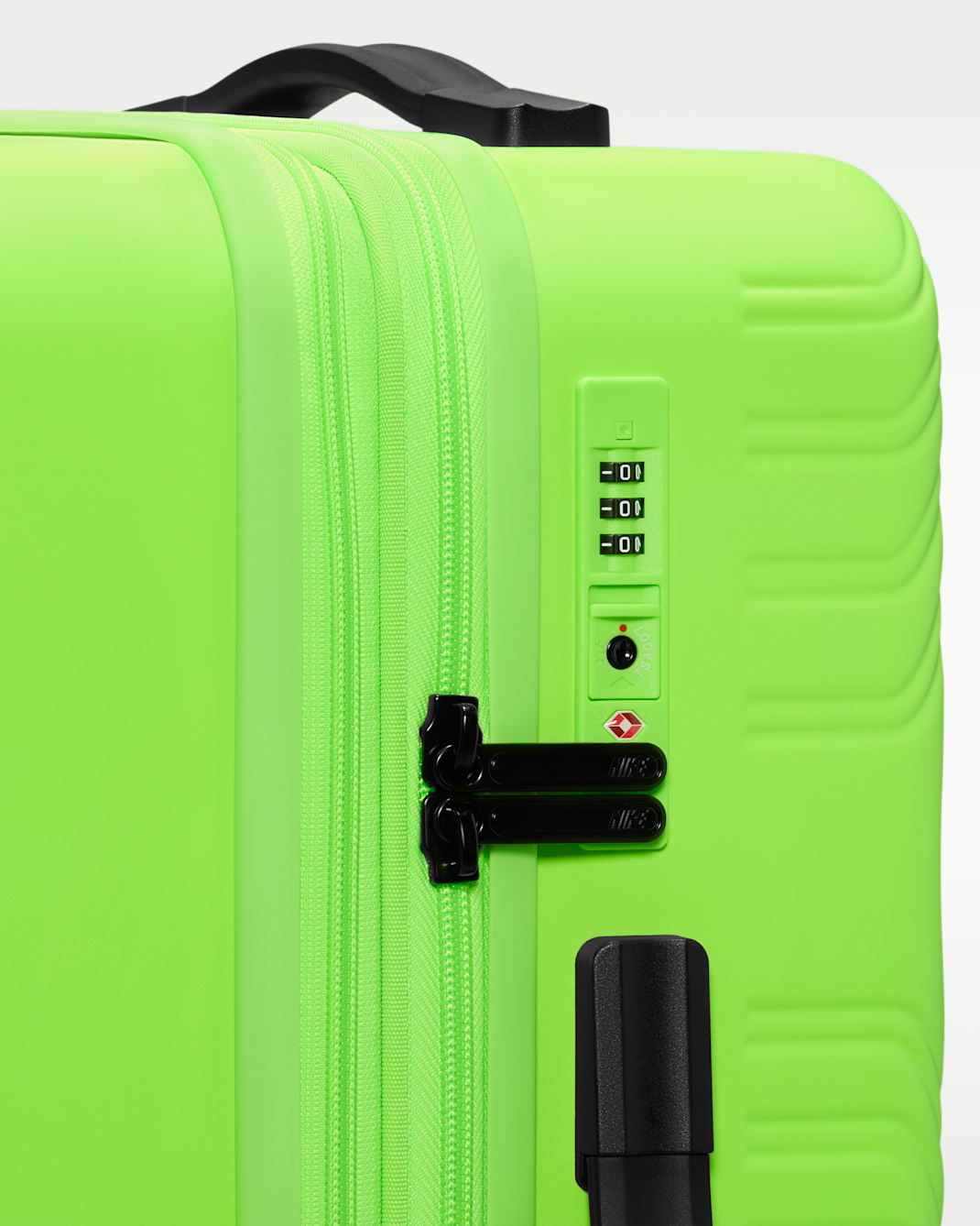 NK+22IN+HARDSHELL+LUGGAGE (1).png