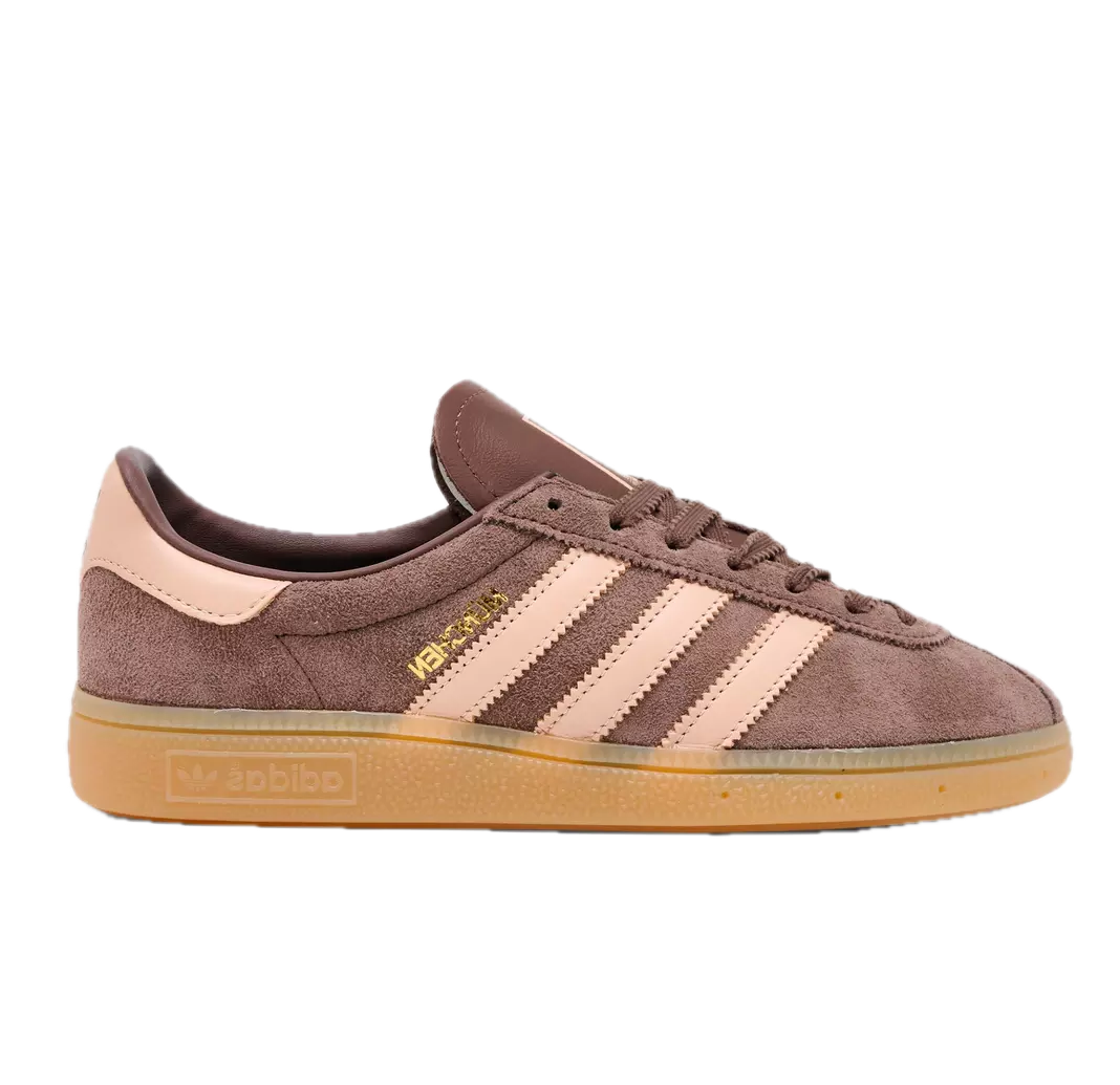 On Sale: Women's addias München "Earth Strata"