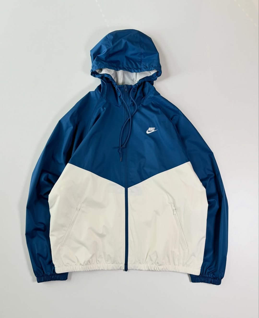 60% OFF the Nike Windrunner Jacket "Court Blue" 