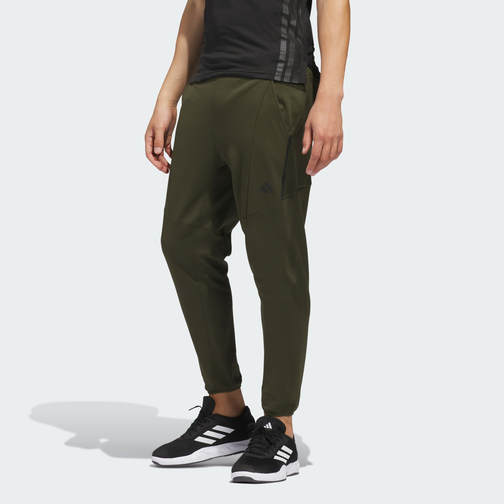 D4t_CLIMAWARM_Pants_Green_JW5301_21_model.png