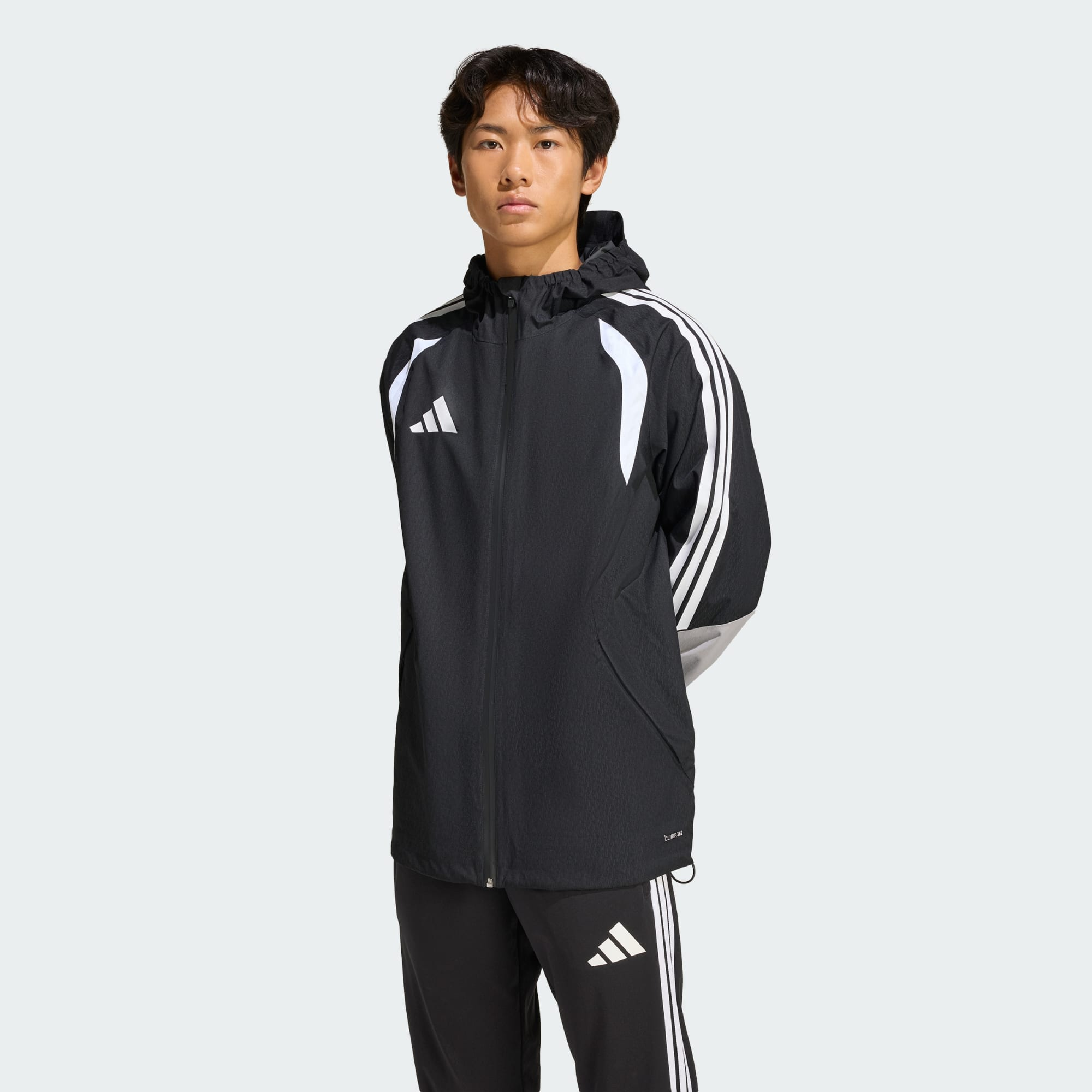 Tiro_26_Rain_Jacket_Black_JJ2969_21_model.png