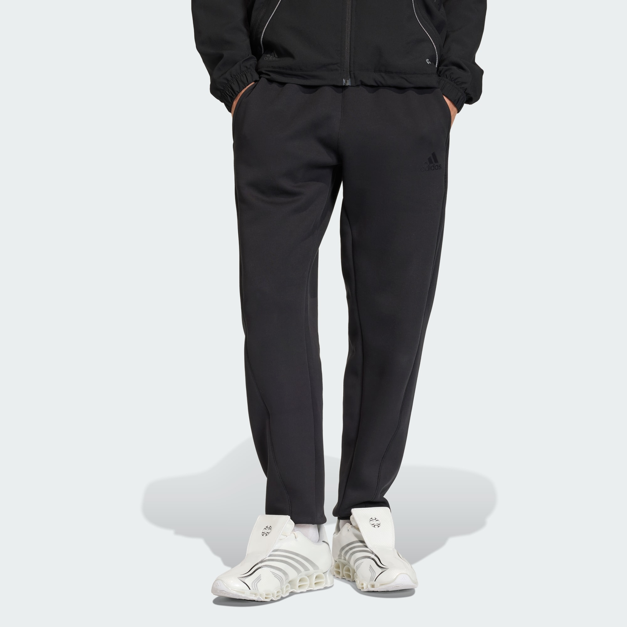 SPACER_CUTLINE_REGULAR_CUFFED_PANTS_Black_KE0724_21_model.png