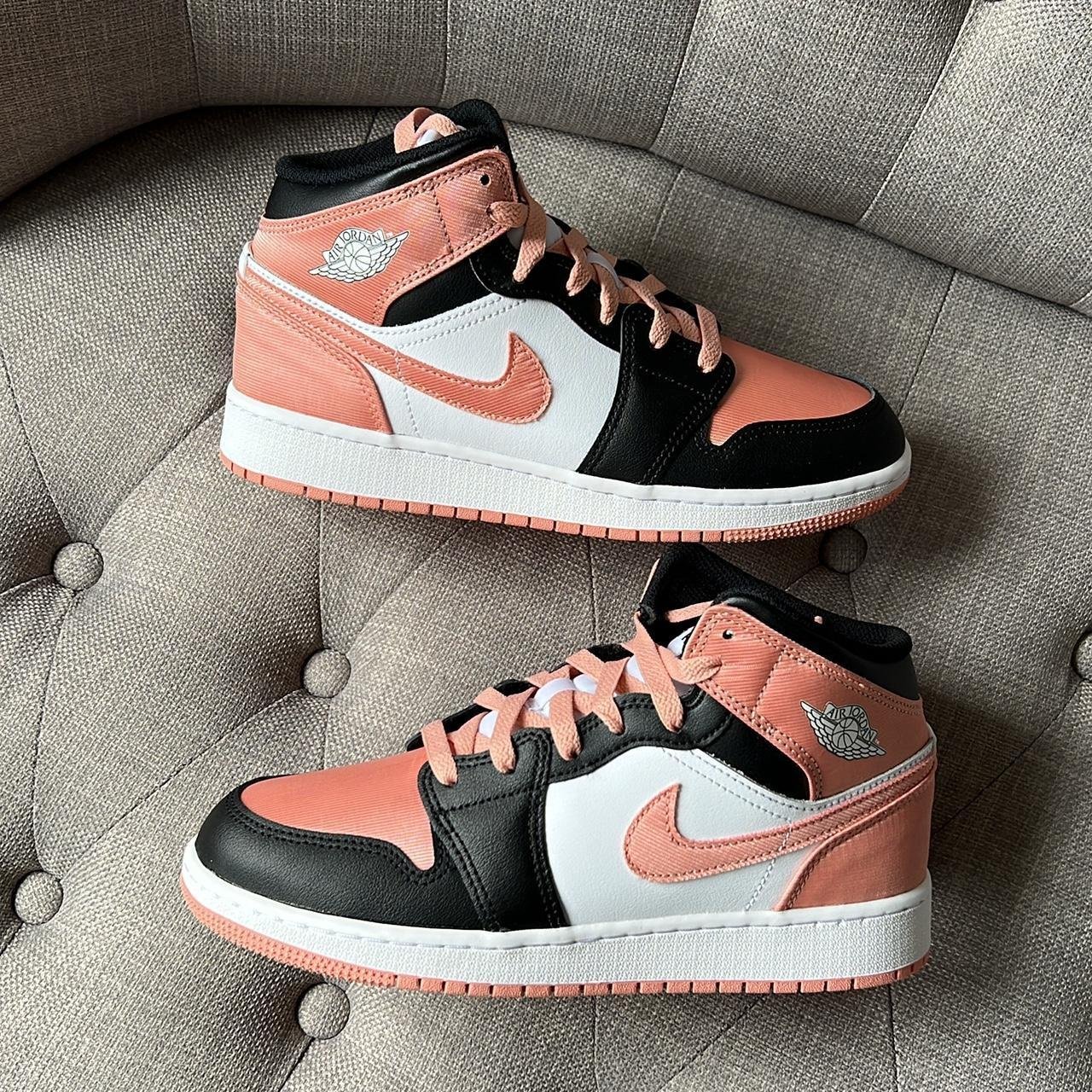 jordan 1 mid light bulb