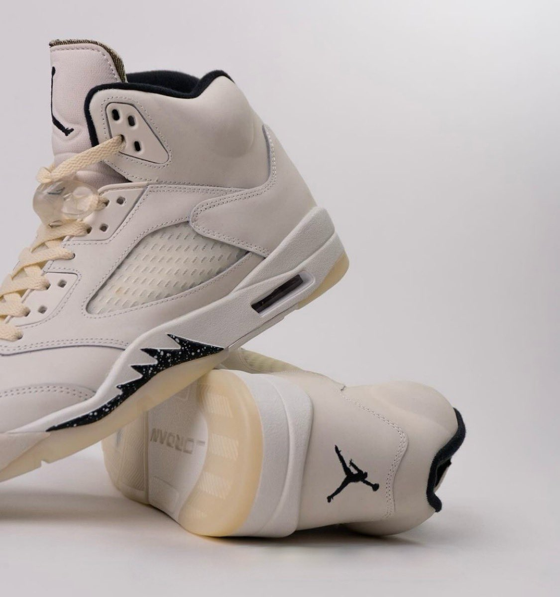 Now Available: Air Jordan 5 Retro SE