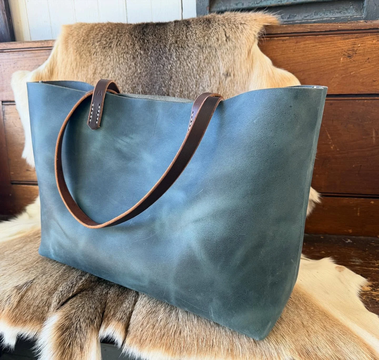 Timeless. Weekend tote. Our new colors are beautiful! #mauclereleather #mauclere #workshop #leathertote #provincetown #leather