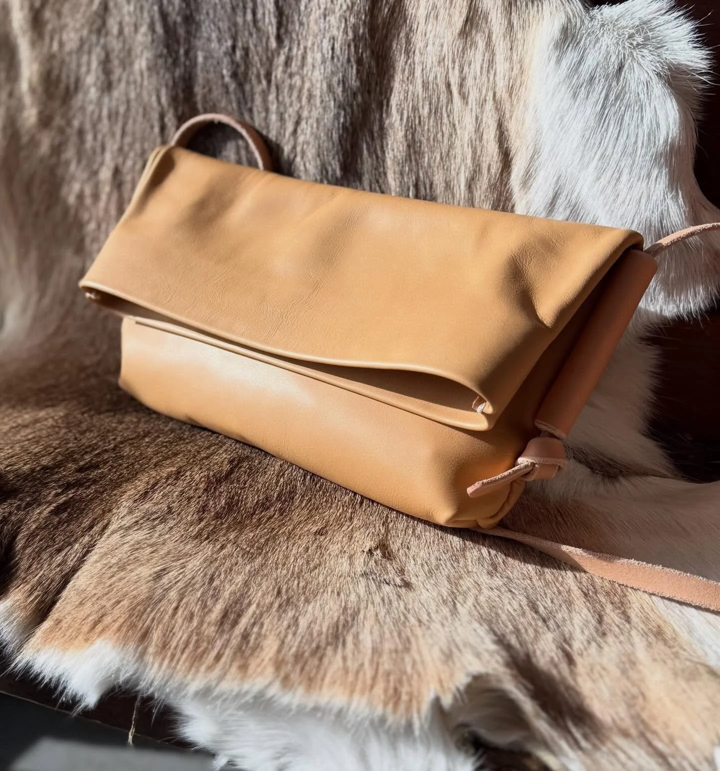 The buttery soft fold-over is back. I rarely get around to making these but every time I do I fall so deeply back in love with everything about this bag. The fold over design that can expand if needed, the soft feel of the leather that still some how