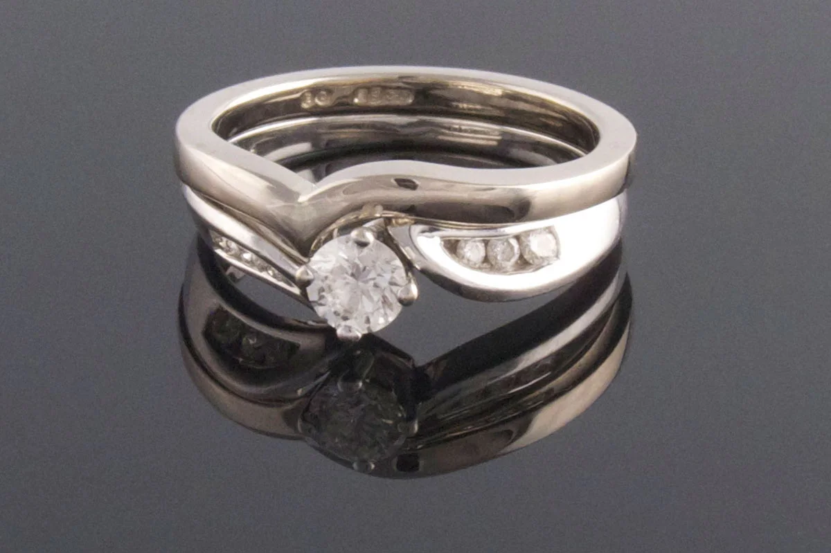 Fitted wedding band