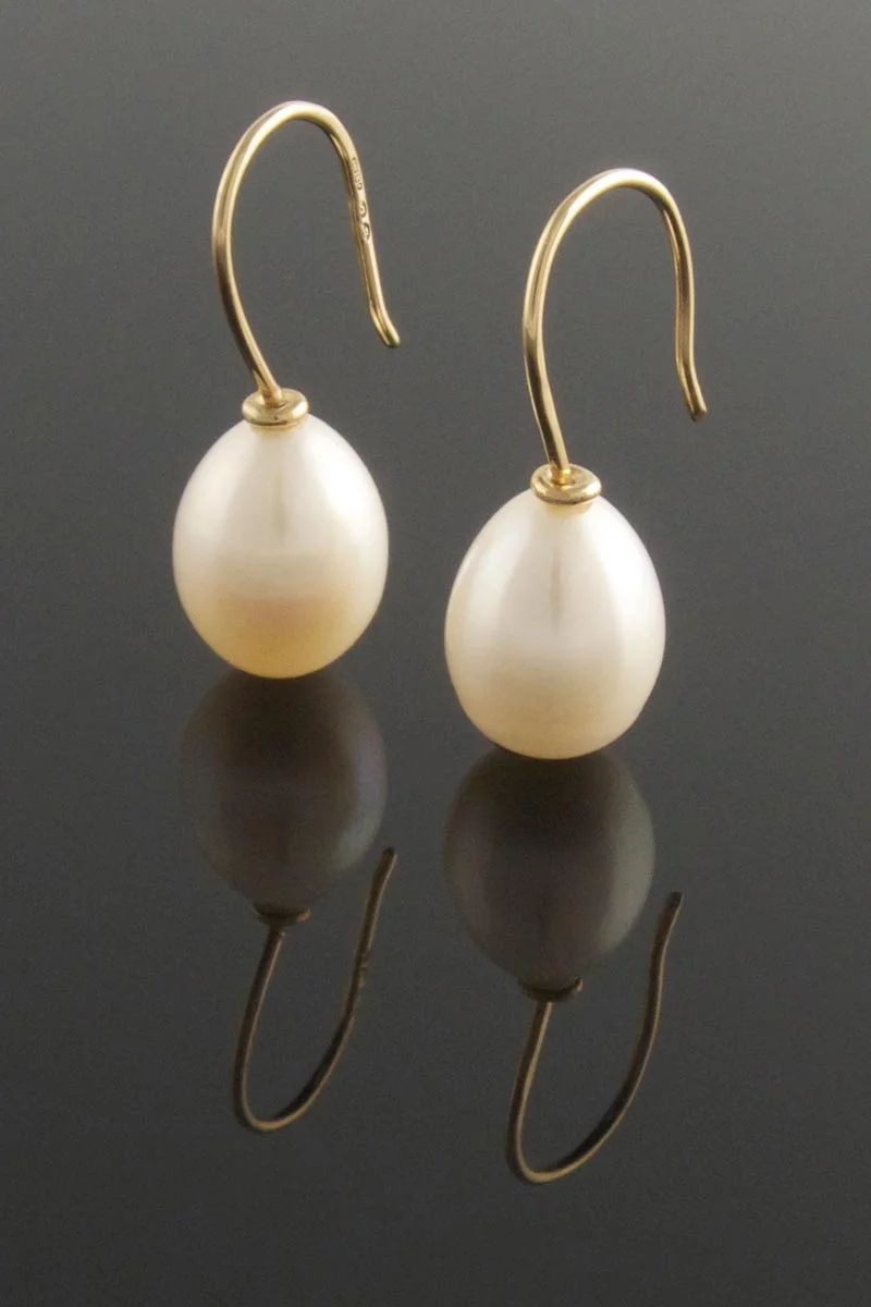 Pearl drop earrings