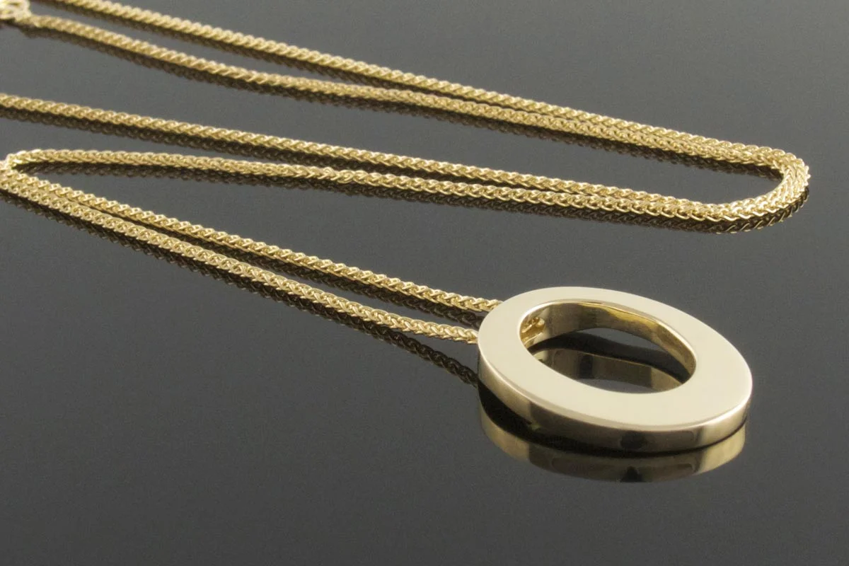 Oval yellow gold pendant