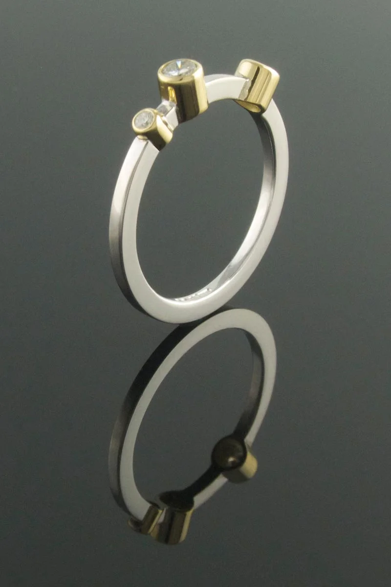 18ct gold three stone ring