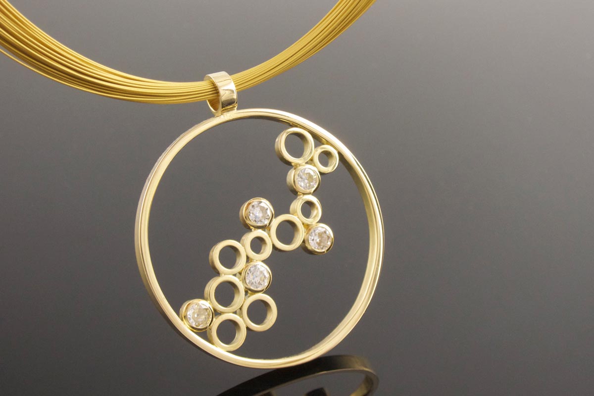 Handmade 18ct yellow gold diamond circle pendant