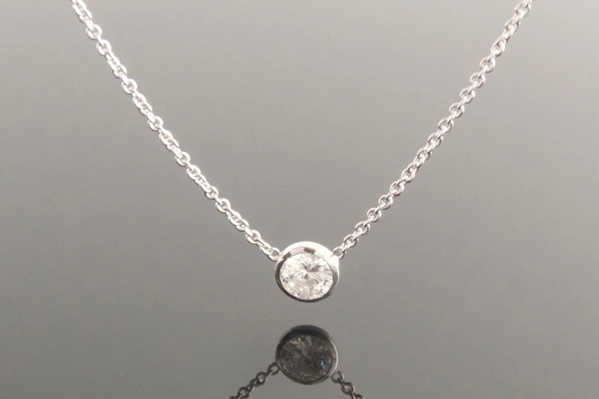 18ct white gold diamond solitaire pendant