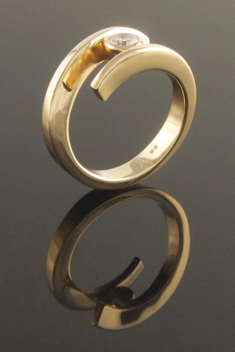 Twisted yellow gold diamond ring