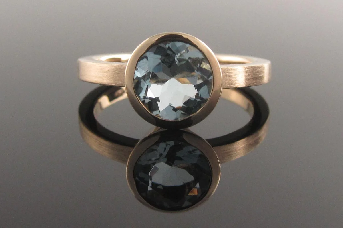 Aquamarine yellow gold dress ring