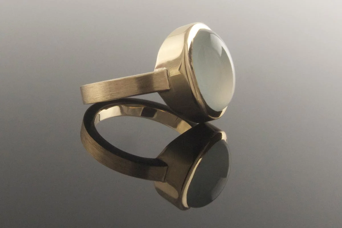 Cabochon aquamarine dress ring