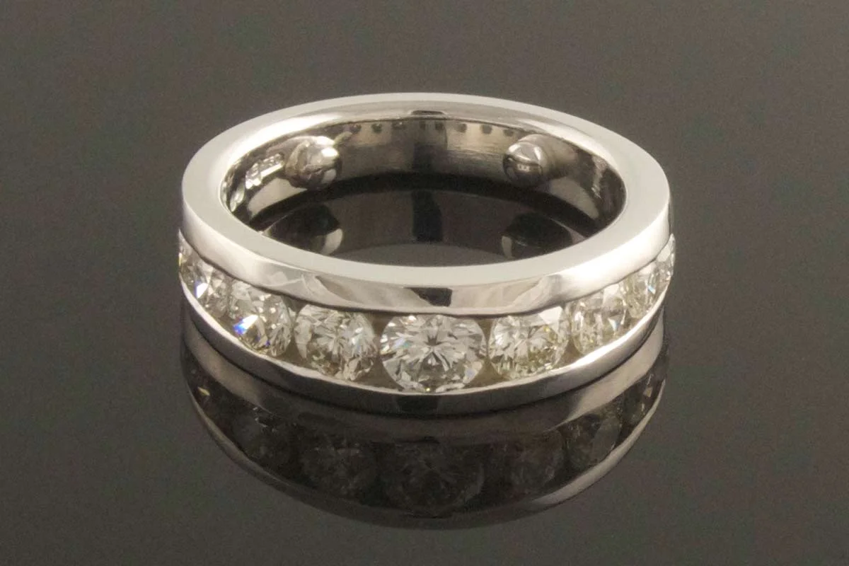 18ct white gold graduating channel set diamond ring
