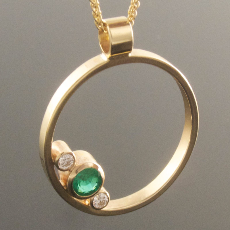 Emerald-and-diamond-circle-pendant-3.jpg