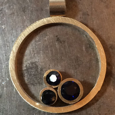 Sapphire-circle-pendant-layout-1.jpg