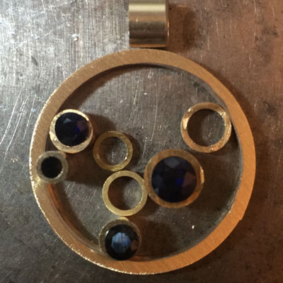 Sapphire-circle-pendant-layout-8.jpg