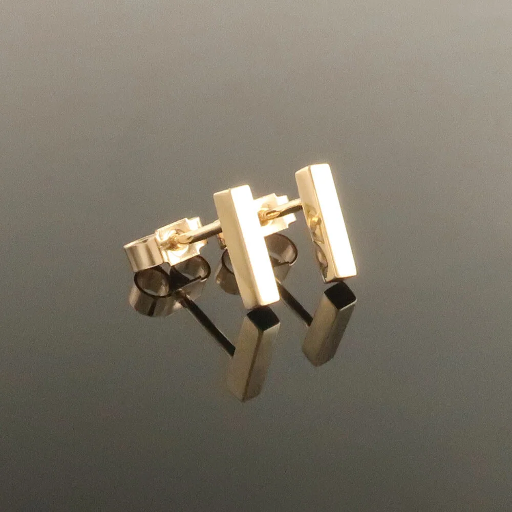Fine yellow gold bar stud earrings