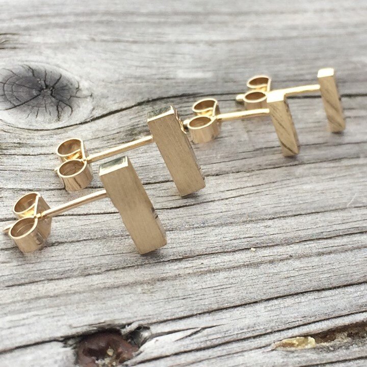 Little and large  9ct yellow gold bar stud earrings. The large variety are available in gold or silver and I've recently made 9ct rose and white gold versions of the littlies as well as their more grown up 18ct yellow gold or platinum buddies.⁠ ⁠
⁠
⁠