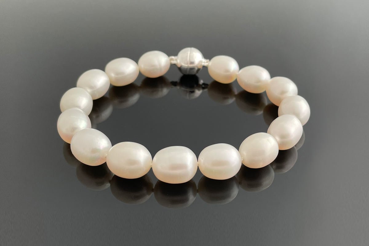 7mm White Pearl Bracelet with Diamond Clasp – Gump's