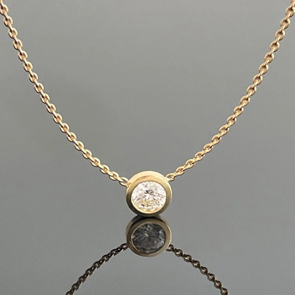 18ct yellow gold diamond solitaire pendant Floating diamond