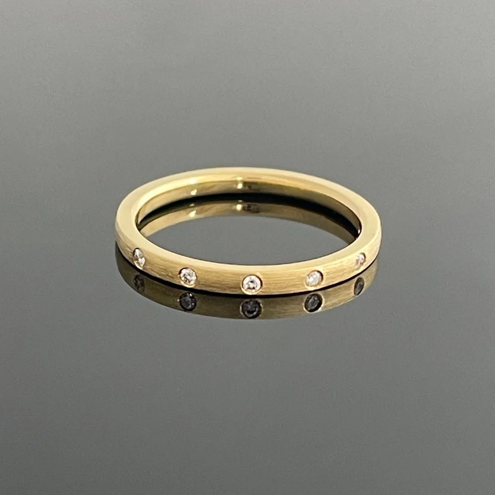 2mm 18ct yellow gold band flush set with 5 natural diamonds at intervals across the top