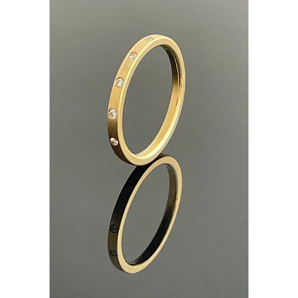 18ct yellow gold band with 5 punch set natural diamonds