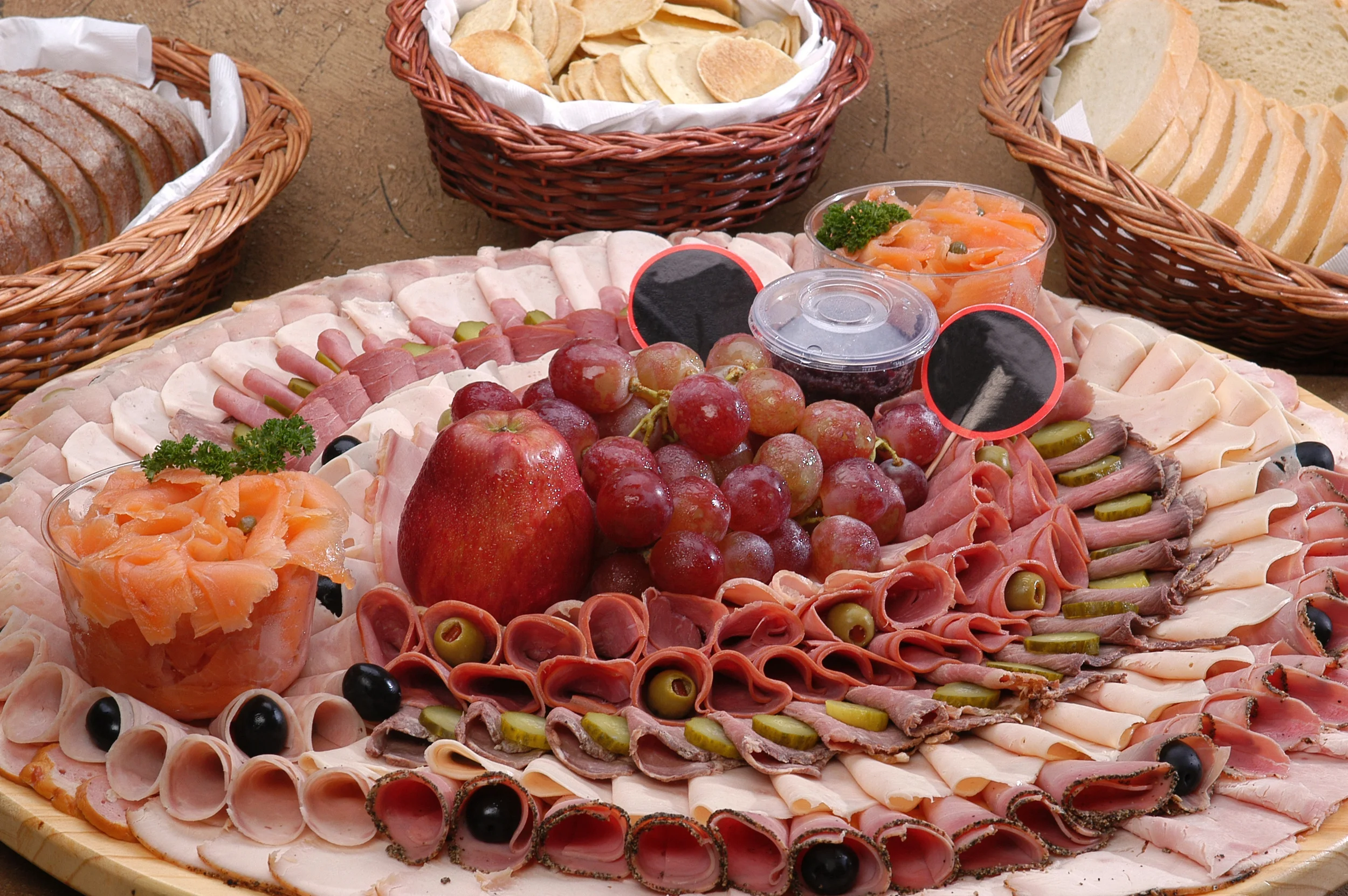 deli tray_50624756.jpg