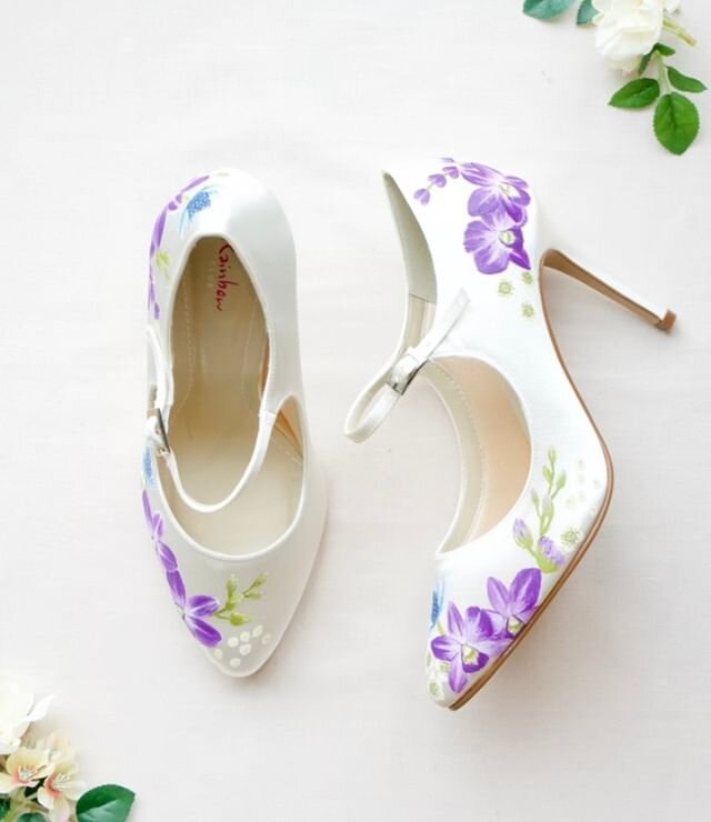 Inspired by the lilac blooms we have been working on recently we couldn&rsquo;t resist sharing these gorgeous purple orchid Mary-janes 💜 our lovely bride wanted the orchids to be the central flowers with some delicate freesias and gypsophila flutter