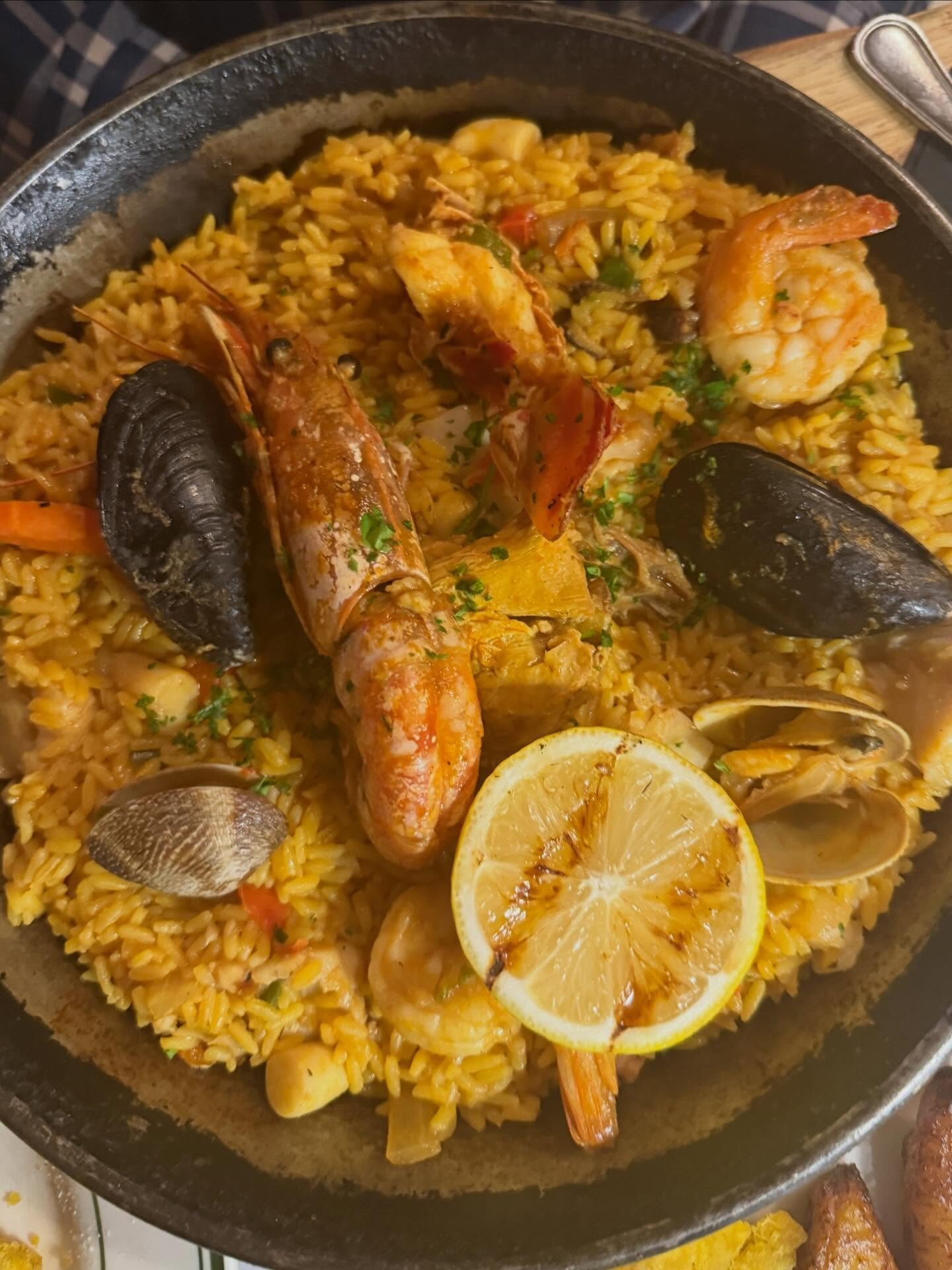 Paella Valencia at @sazoncubanomiami in North Beach.
Authentic Cuban cuisine on Miami Beach so no need to cross the causeways to Little Havana.
Live music Thursday, Friday and Saturday and on Sunday Brunch.
Pollo, Vaca Frita, Ropa Vieja, Covina plus 