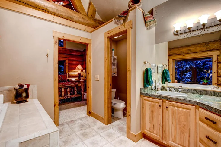 Master-Bathroom.jpg