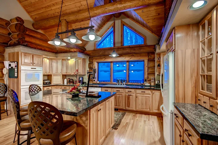 Kitchen2.jpg