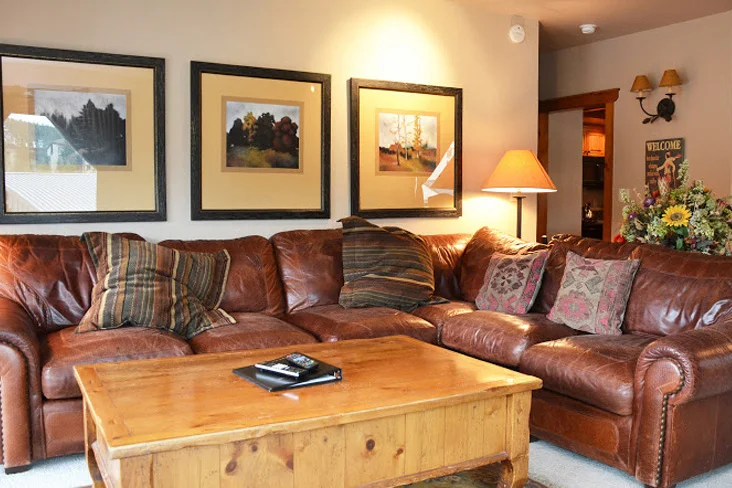 Living-Area3-7.jpg