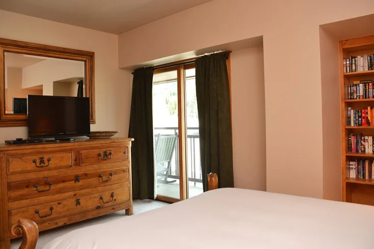 MasterBedroom2.jpg